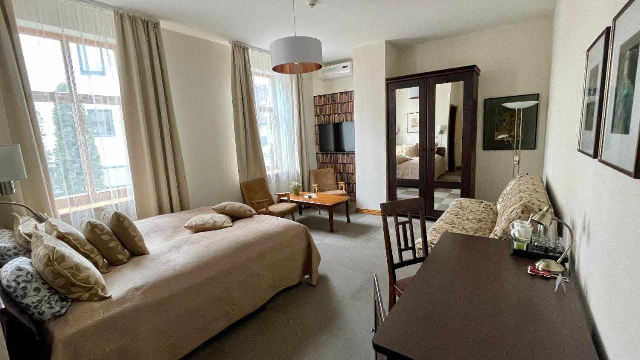 Hotel Vilhelmine Liepāja Buitenkant foto