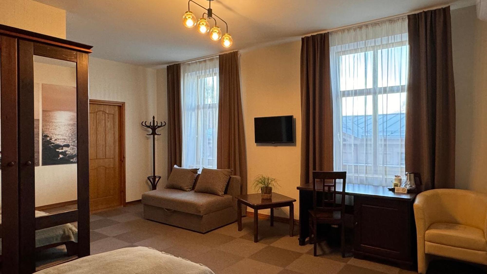 Hotel Vilhelmine Liepāja Buitenkant foto